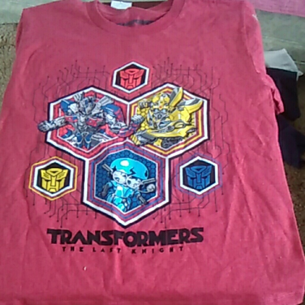 A boys transformer shirt